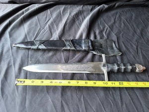 lot 95 image: Dagger with scabbard as pictured