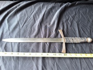lot 96 image: Starfire Stage combat Dagger as shown