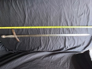 lot 100 image: Starfire Forge Broadsword as pictured. Reserve set at $100