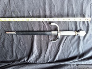 lot 102 image: Dagger with scabbard as pictured