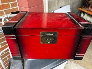 lot 125 image: Wood Chest Measuring 19 inches by 13 inches by 10 inches