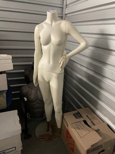 lot 16 image: Female Mannequin