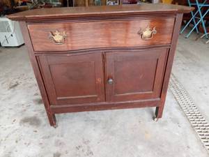 lot 303 image: Vintage Cabinet with Drawer & Wheels