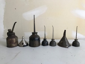 lot 41 image: Vintage Thumb Press oil can and more