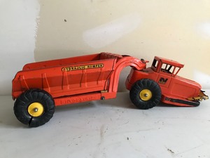 lot 51 image: Nylint hydraulic dumper