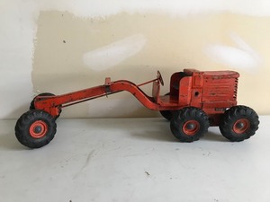 lot 53 image: Collectable metal grater