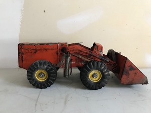 lot 55 image: Vintage metal front end loader toy