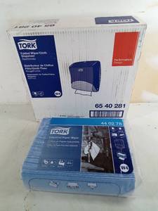 lot 274 image: Folded Wipercloth dispenser & bag of Paper wipes