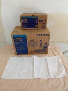 lot 266 image: Case  1 box of industrial paper wipes