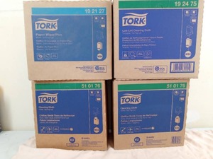 lot 267 image: 3 Boxes of cleaning wipes and 1 box of paper wipes