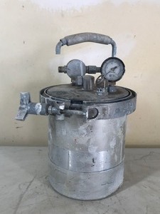 lot 107 image: Pressure Pot (1 Gal)