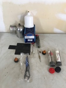 lot 114 image: Spray gun accessories
