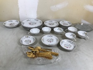 lot 133 image: Box of Flair Blossom times 8145, Dishes & Roger Cutlery, Gold Colored Silverware, Fire King pie plate
