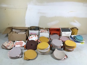 lot 143 image: Tote Full of Sanding Discs