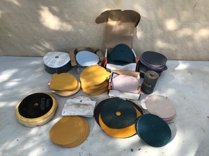 lot 172 image: Basket of Sanding Discs