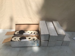 lot 187 image: Box of 3M Resin Bond Roloc 4 Discs