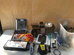 lot 194 image: Box of Auto Items & more