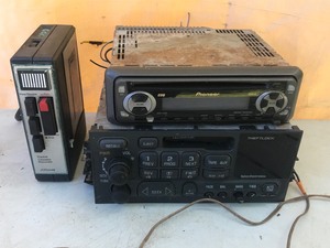 lot 207 image: 2 Auto Radios & Cassette Player
