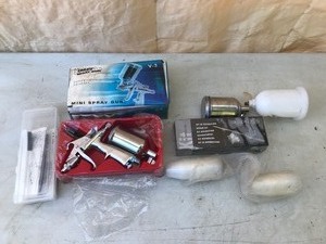 lot 227 image: Mini Spray Gun, 2 cups, gauge, cleaning kit, Repair Kit, Spray gun part