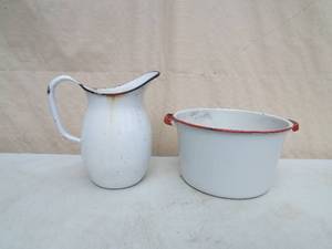 lot 162 image: Vintage Enamelware