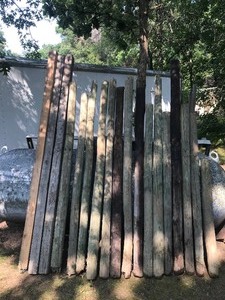 lot 319 image: Lot of Fence Posts