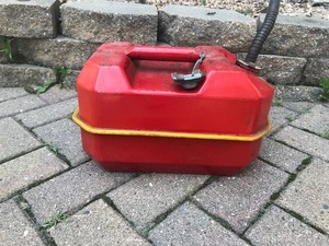 lot 178 image: Vintage Military Metal gas can -Blitz USMC