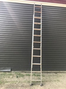 lot 323 image: Werner Saf-T-Master Model D-1120-2  20 ft Aluminum extension ladder
