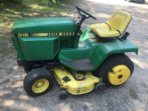 lot 364 image: John Deere 318 Riding Lawnmower 