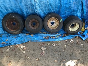 lot 374 image: Lawn tractor and golf cart tires and rims