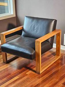 lot 3 image: Room & Board Modernist Lounge Arm Chair with Black Leather Upholstery, A