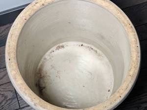 lot 67 image: Vintage Number Six Redwing Crock  No. 6