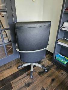lot 135 image: Faux Leather Office Chair Contemporary Style