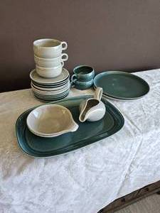 lot 77 image: Russel Wright Steubenville American Modern China Service Tableware