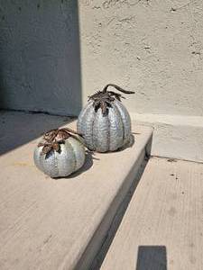 lot 233 image: Folksy Tin Garden Pumpkins