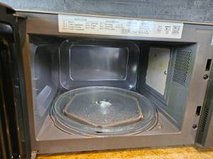 lot 165 image: Modern LG Microwave Oven