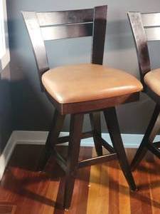 lot 18A image: Chic Modern Leather Seat Counter Chair Set - A