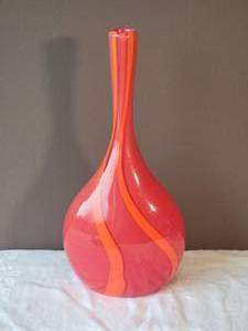 lot 26J image: SIGNED Brilliant Fine Art Studio Glass Vase - Crimson Fire