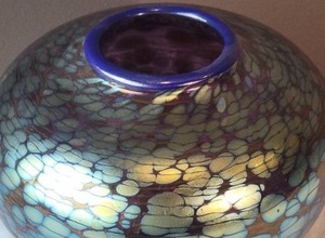 lot 26G image: SIGNED Iridescent Fine Studio Art Glass Vase - Dark Reflections