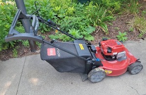 lot 173 image: Toro Personal Pace Lawnmower - Briggs & Stratton GTS 150cc - Model 21464