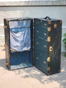 lot 100 image: Antique Wisconsin Cartage Steamer Trunk - Wheary Trunk Co.