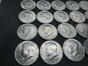 lot 99 image: Twenty Bicentennial Fifty Cent Pieces