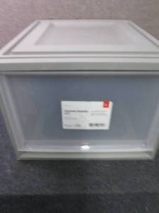 lot 77 image: Iris 43.4 qt. 1 Drawer Stackable St...