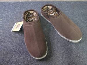 lot 98 image: Size 12 Mens Muk Luk Chocolate Sli...