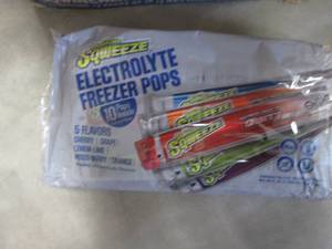 lot 147 image: SQWINCHER Freezer Pop Regular, 3 o...