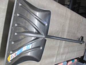 lot 227 image: Suncast 18 inch Combo Snow ShovelP...