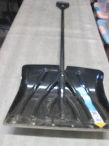 lot 230 image: Suncast 18 inch Combo Snow ShovelP...