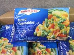 lot 266 image: DD 12- 16 oz FROZEN Birds Eye Mixe...