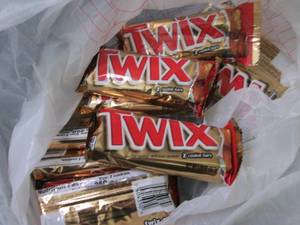lot 396 image: 12- 1.79 oz Twix...