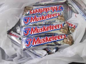 lot 397 image: 12- 1.92 oz 3 Musketeers Bars...