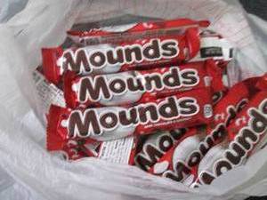 lot 408 image: 12- 1.75 oz Mounds Bars...